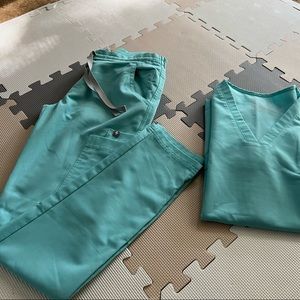 Figs Petite Yola and Casma in Fresh Aqua XXS scrub set